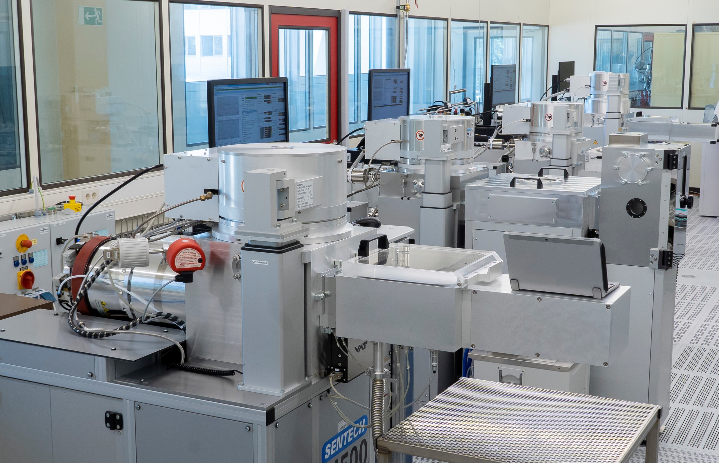 Dry etching systems Area of dry etching technology in the clean room of Fraunhofer IAF